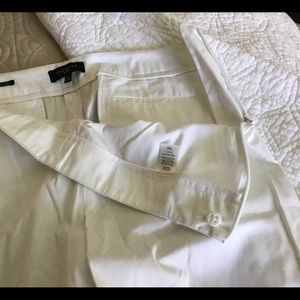 Womens cropped dress pant.